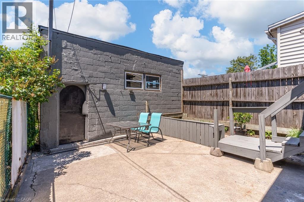 127 Barnesdale Avenue N, Hamilton, ON - Outdoor