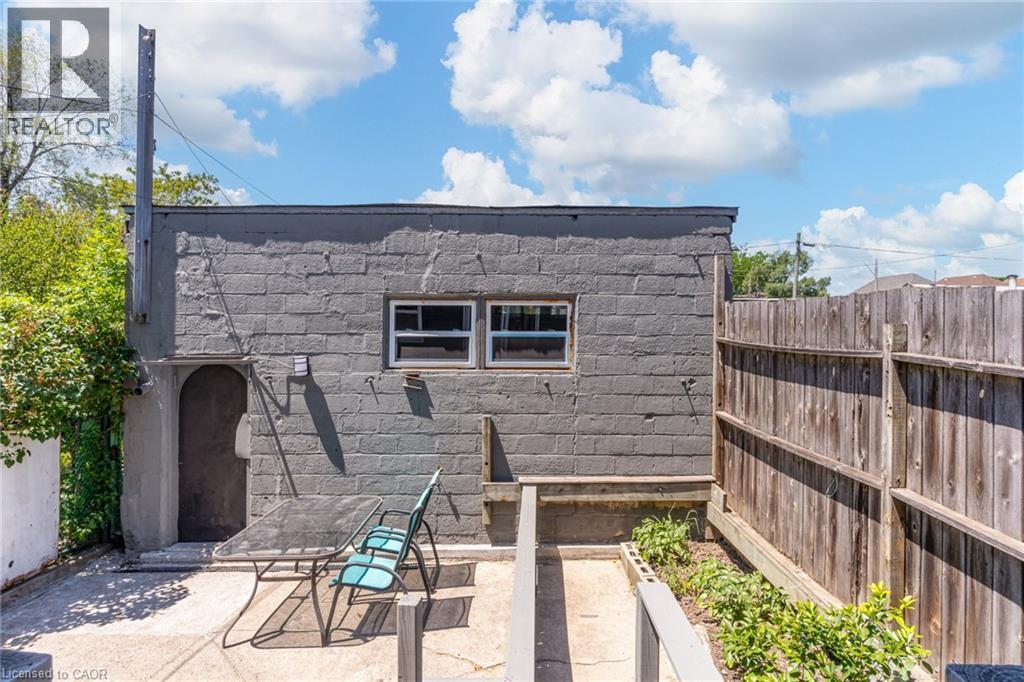 127 Barnesdale Avenue N, Hamilton, ON - Outdoor