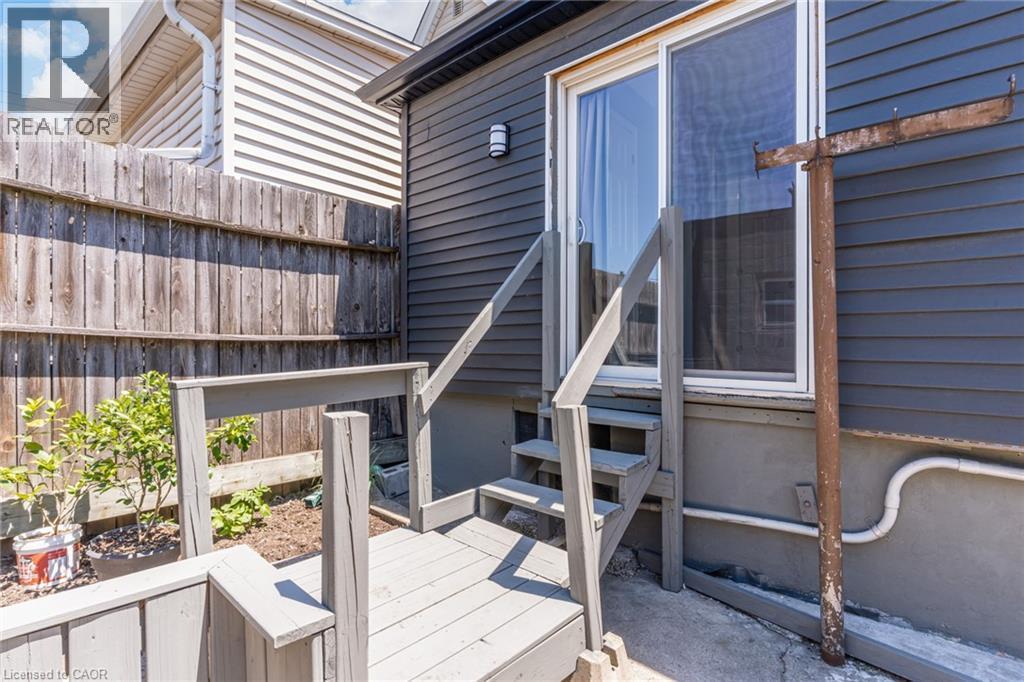 127 Barnesdale Avenue N, Hamilton, ON - Outdoor With Exterior