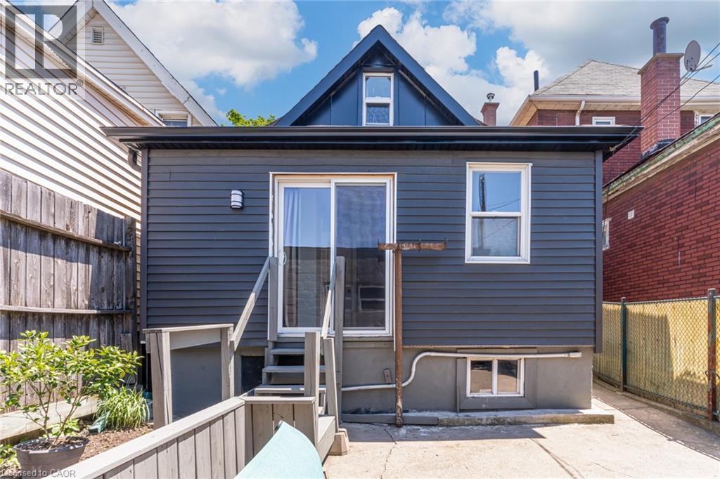 127 Barnesdale Avenue N, Hamilton, ON - Outdoor