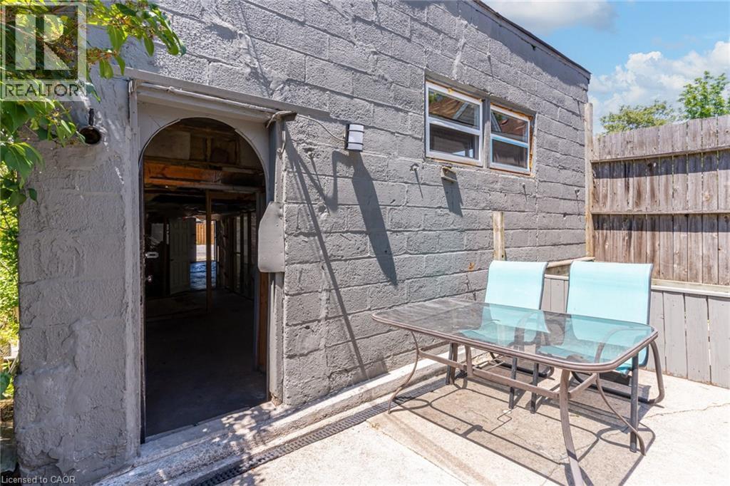 127 Barnesdale Avenue N, Hamilton, ON - Outdoor