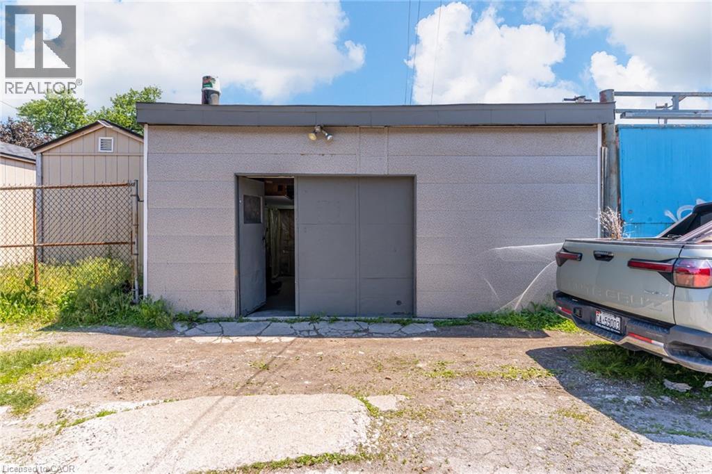 127 Barnesdale Avenue N, Hamilton, ON - Outdoor With Exterior