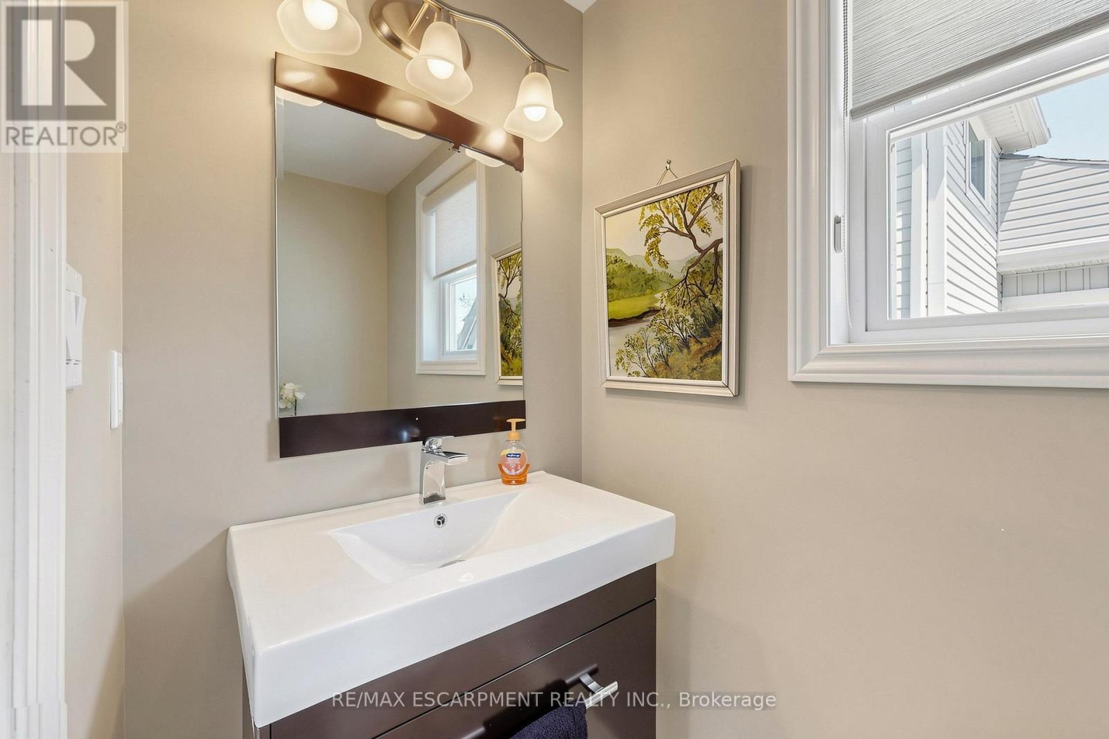 7 Windermere Avenue, Hamilton, ON