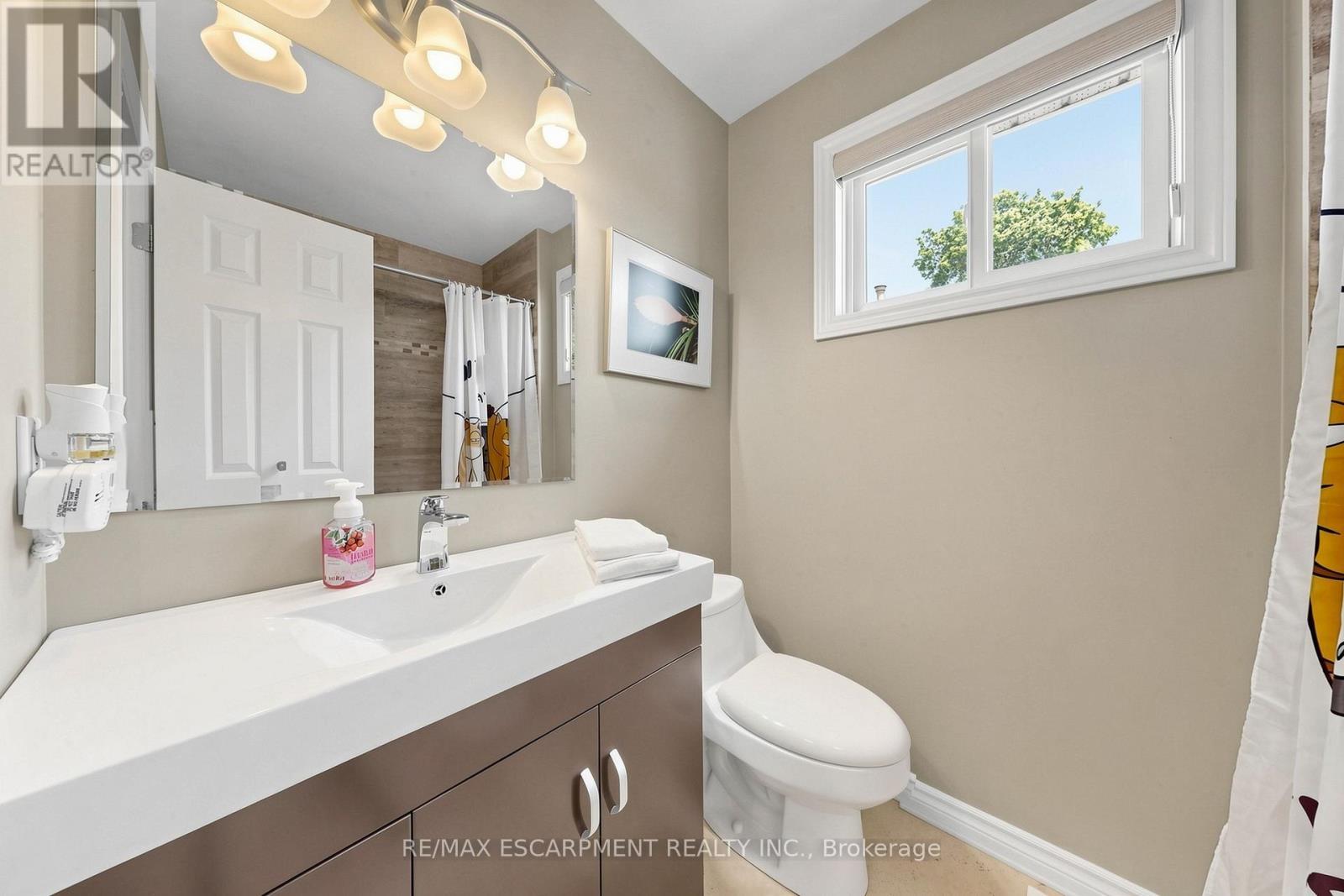 7 Windermere Avenue, Hamilton, ON