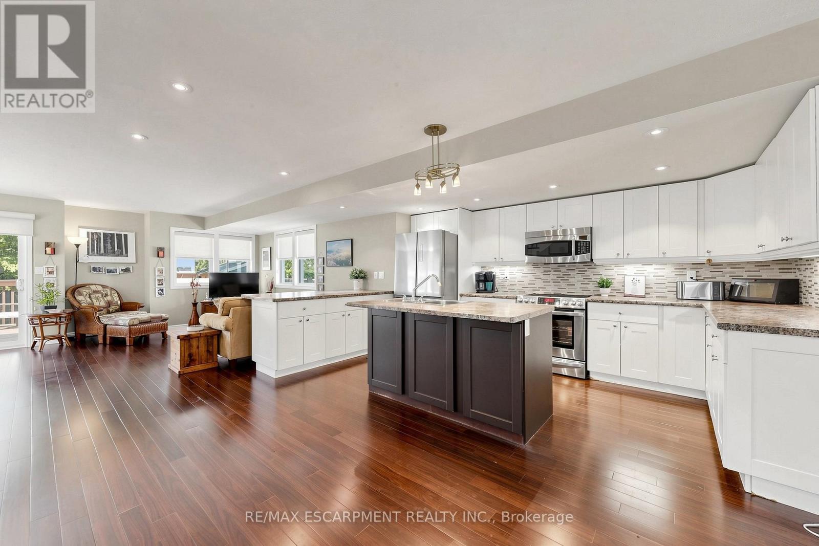 7 Windermere Avenue, Hamilton, ON