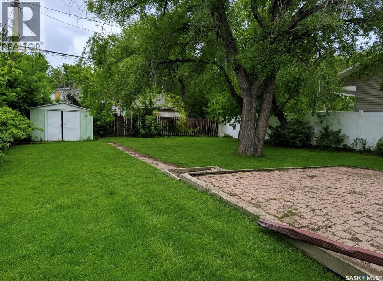 307 5Th Avenue W, Assiniboia, SK