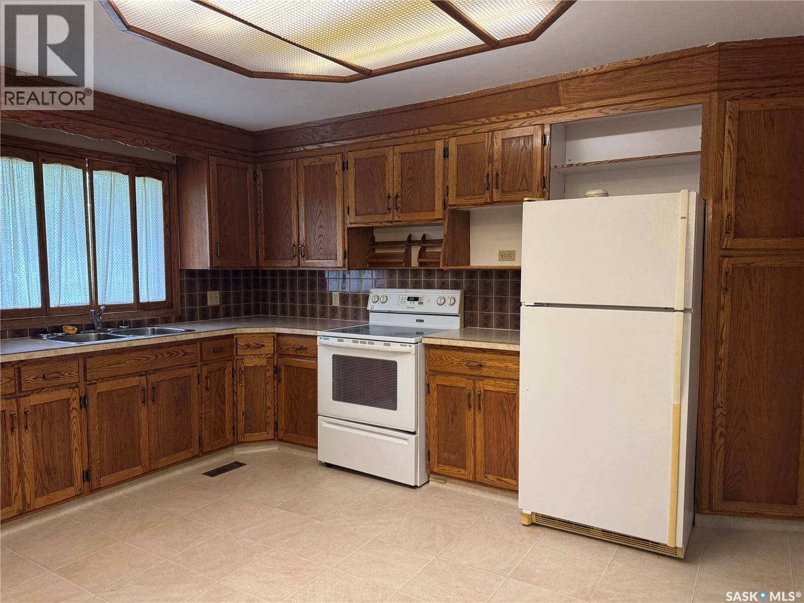 307 5Th Avenue W, Assiniboia, SK