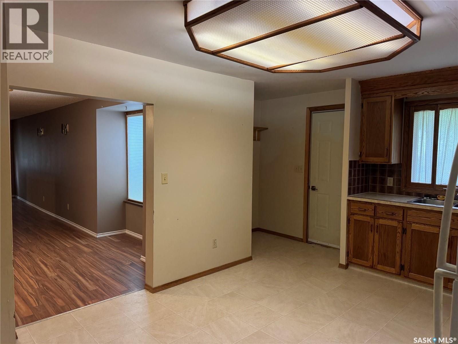 307 5Th Avenue W, Assiniboia, SK