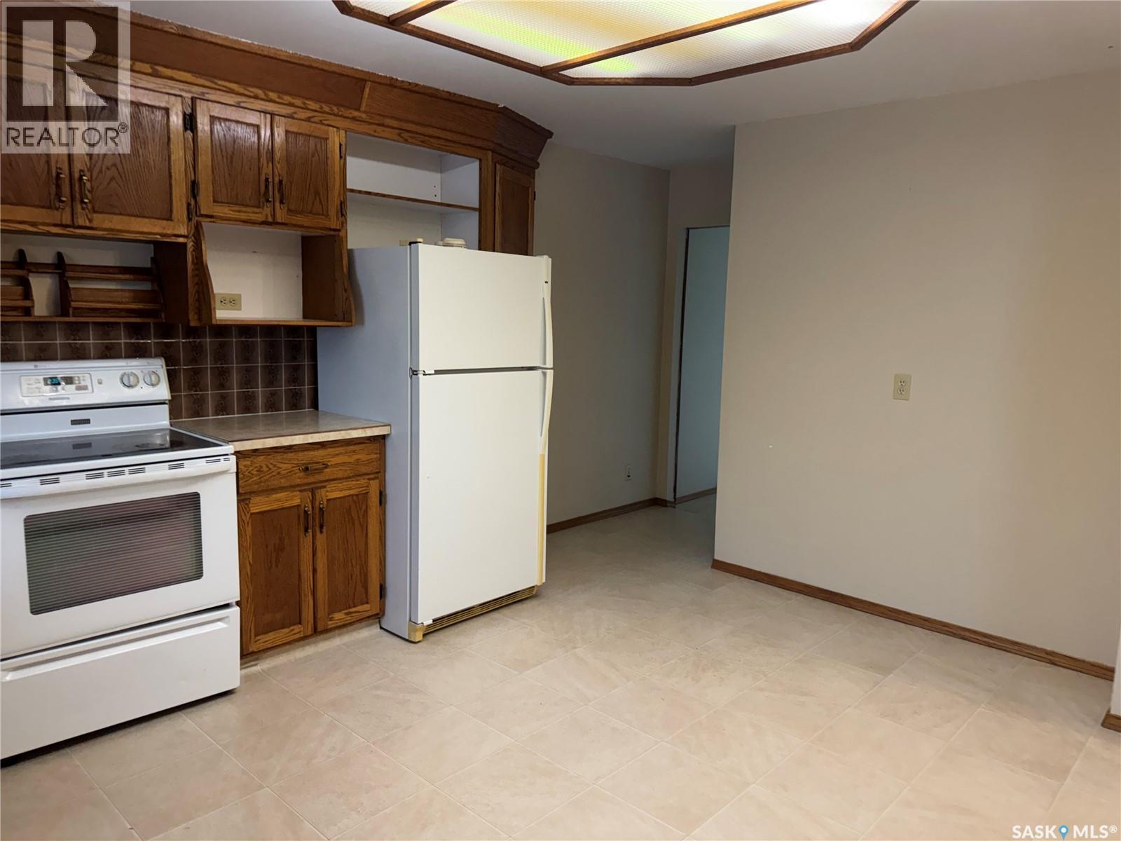 307 5Th Avenue W, Assiniboia, SK