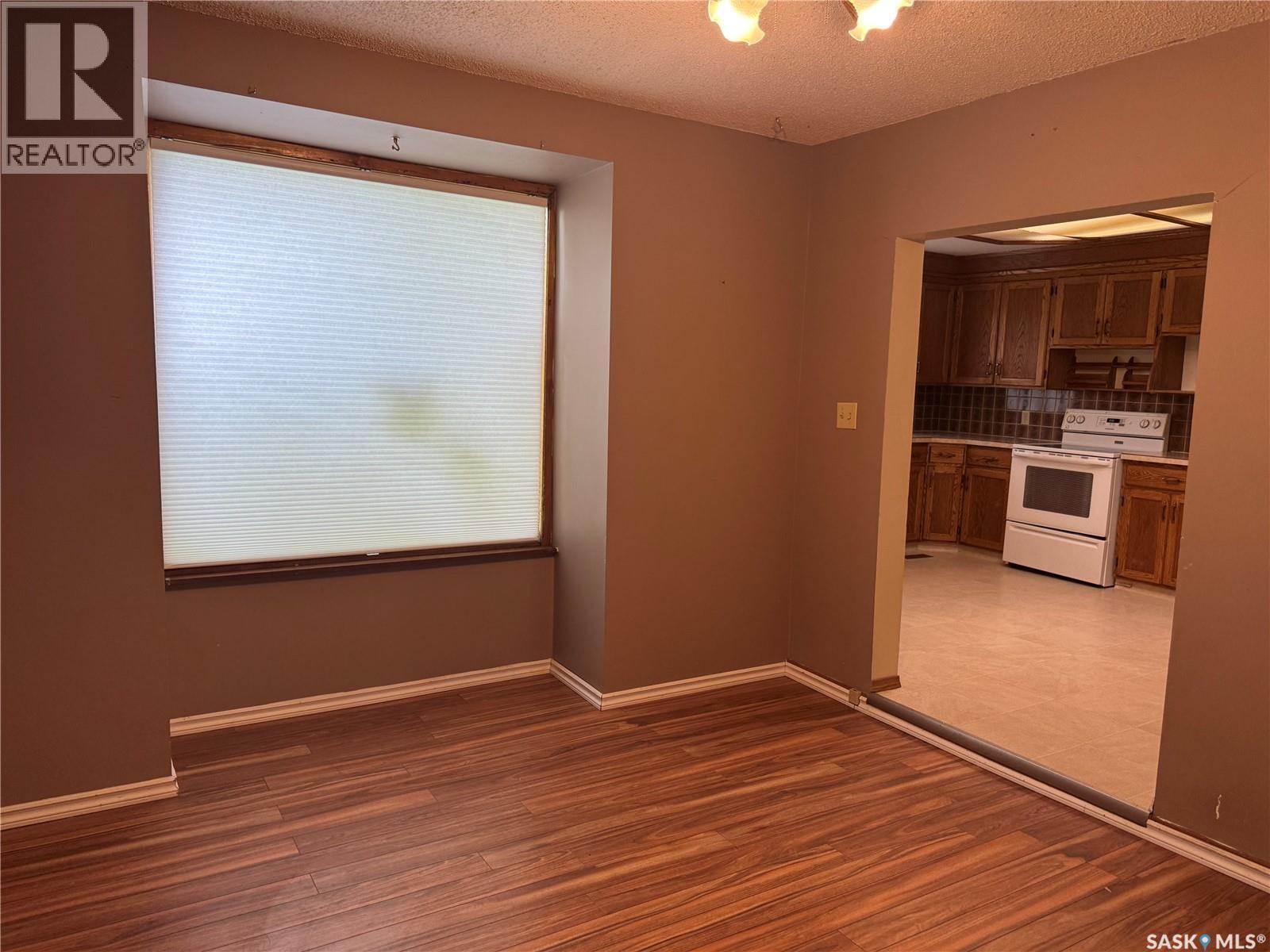 307 5Th Avenue W, Assiniboia, SK