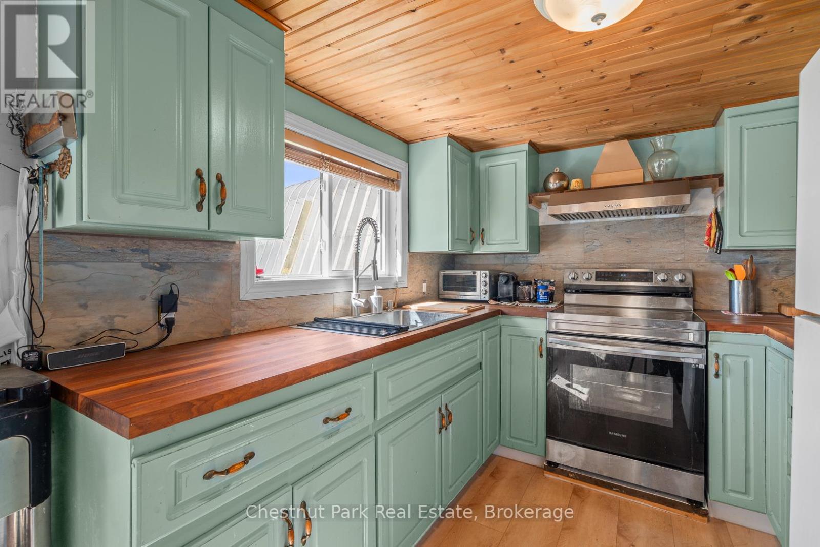 1190 Hekkla Road, Muskoka Lakes (Cardwell), ON