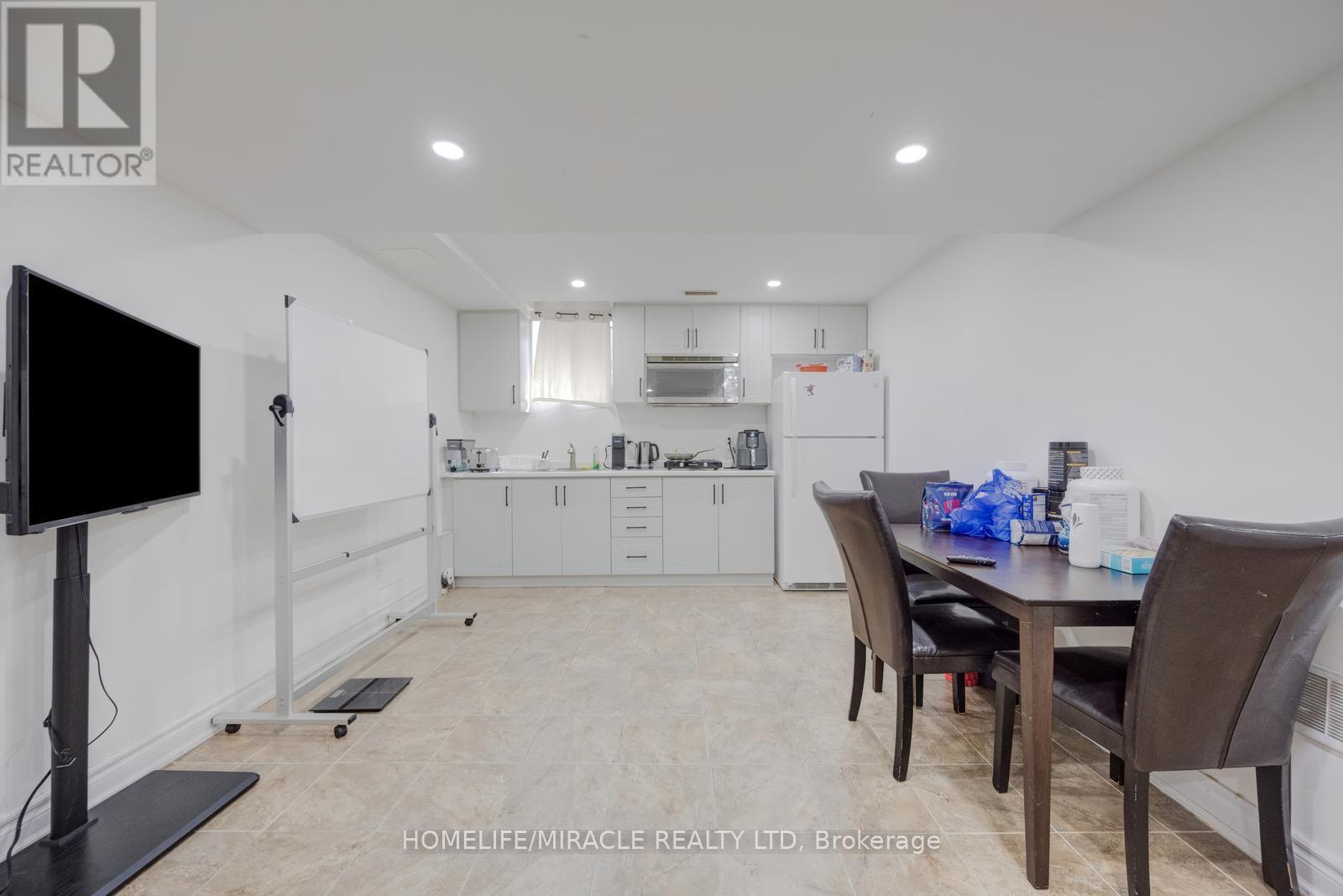 17 Latania Boulevard, Brampton, ON