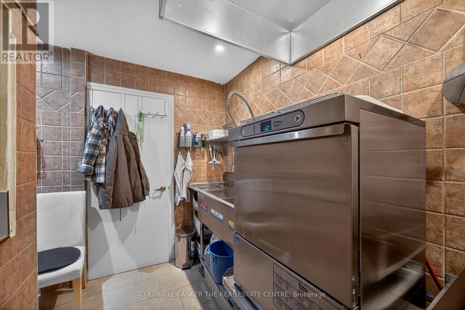 56 Yonge Street S, Springwater, ON