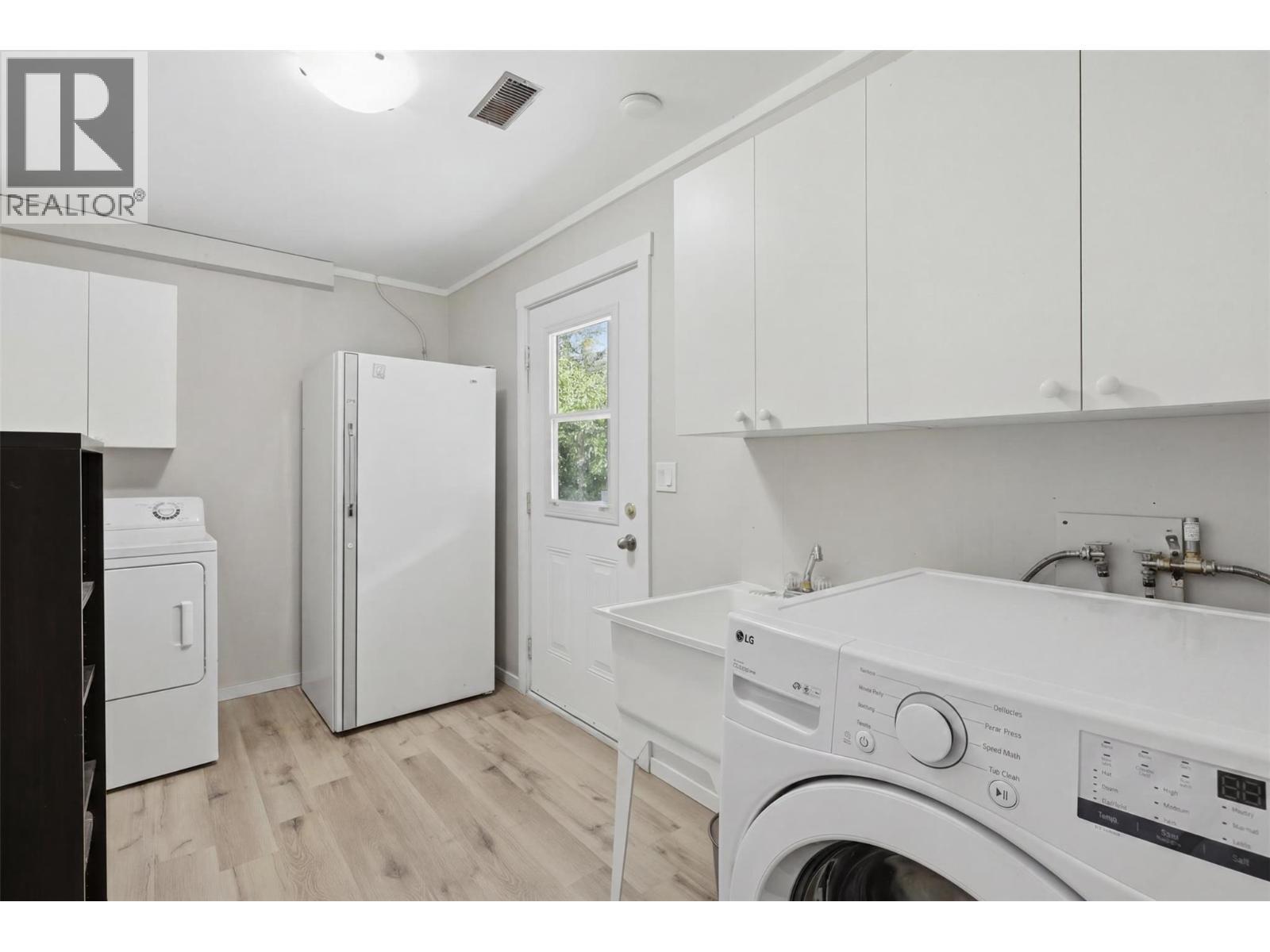 Virtually Decluttered - 2015 Pratt Road, Kamloops, BC