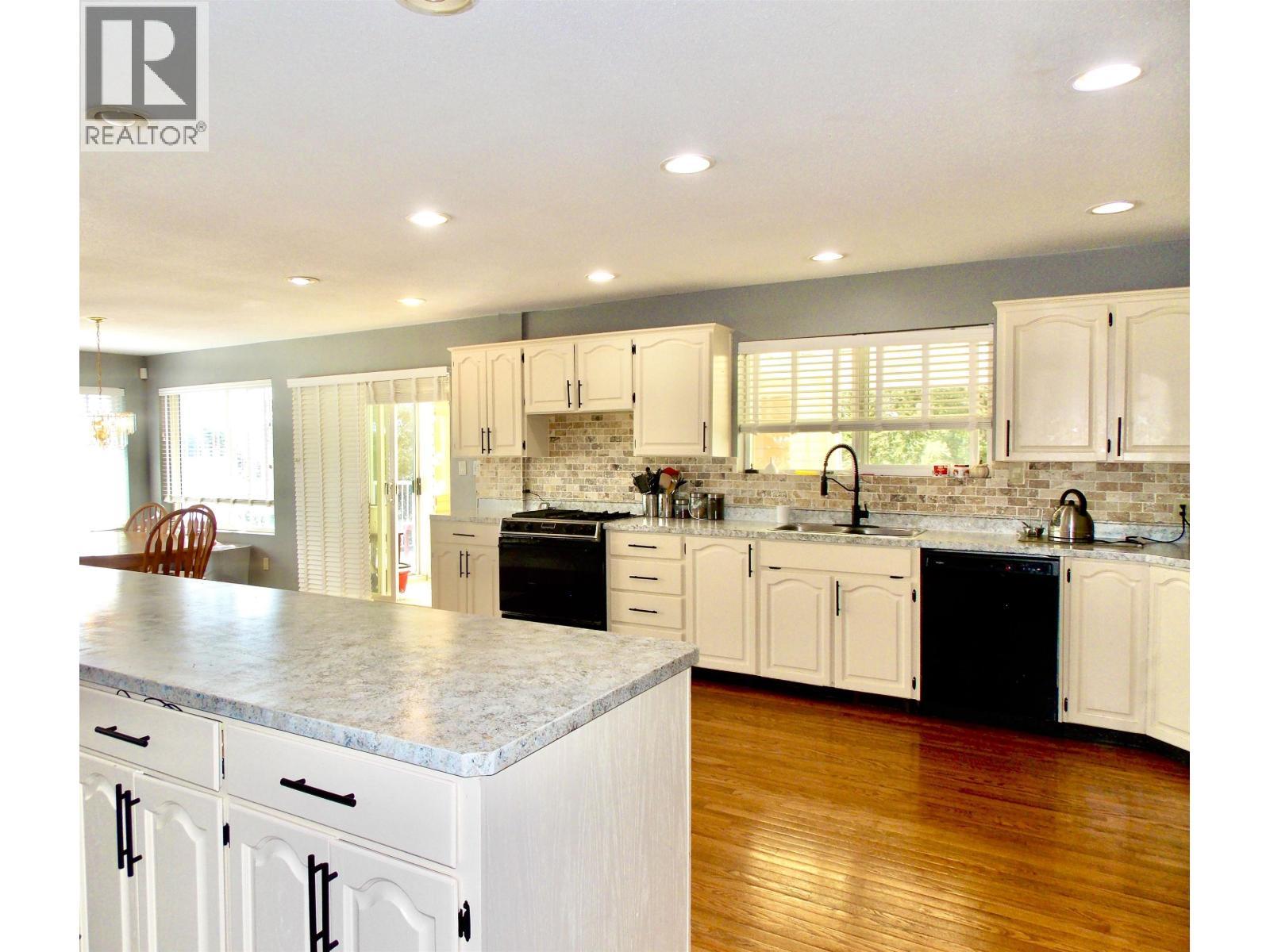 4126 Mckinley Drive, Lac La Hache, BC