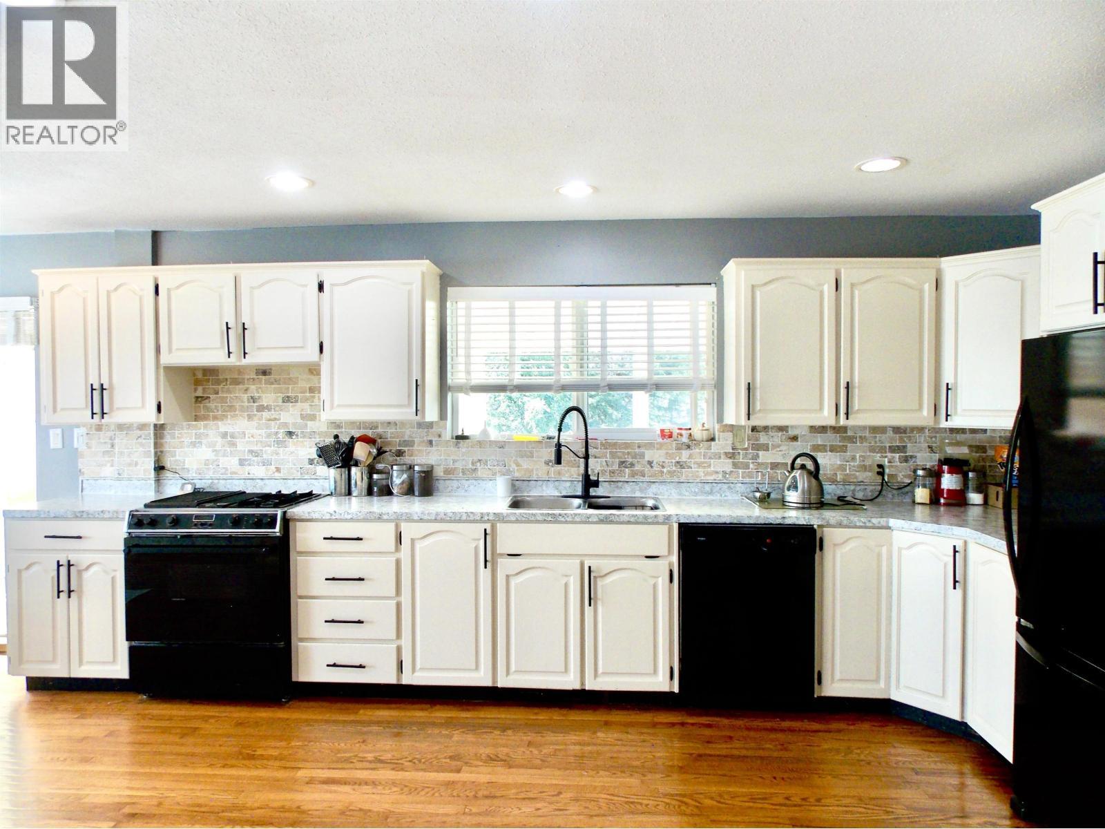 4126 Mckinley Drive, Lac La Hache, BC