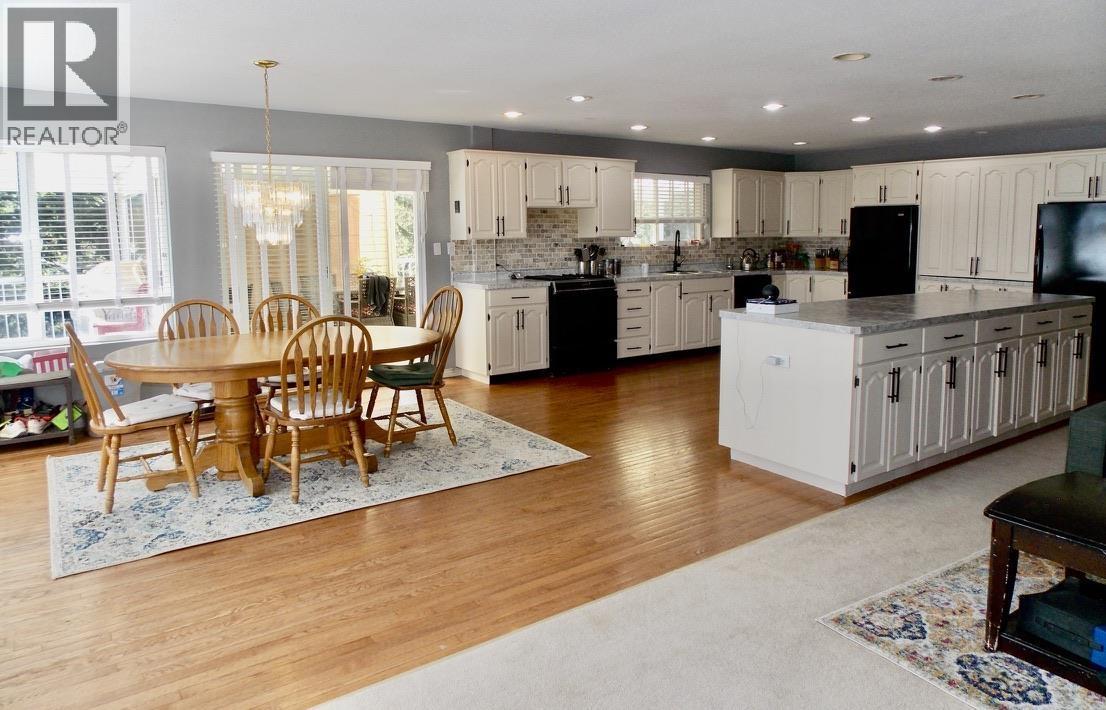 4126 Mckinley Drive, Lac La Hache, BC