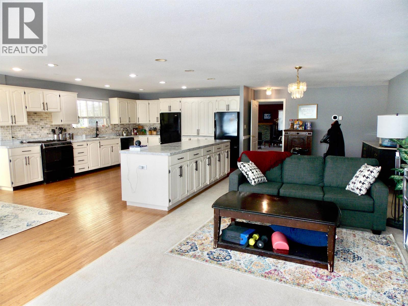 4126 Mckinley Drive, Lac La Hache, BC