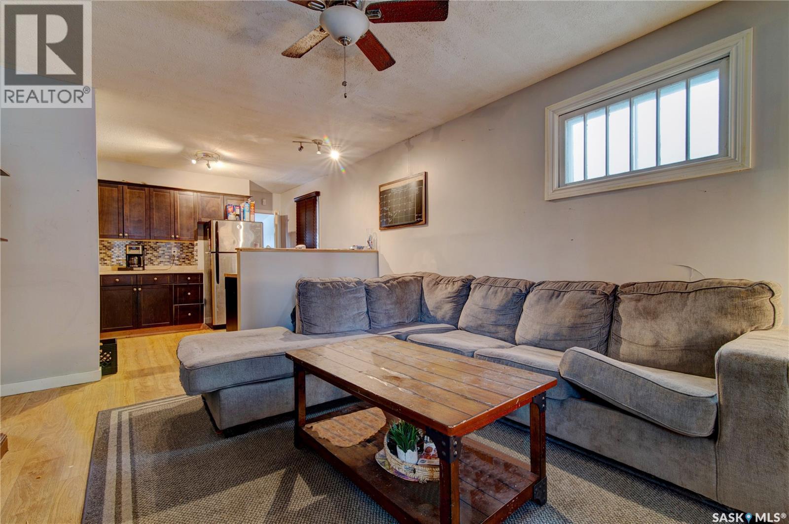 1035 Wallace Street, Regina, SK - Indoor Photo Showing Living Room