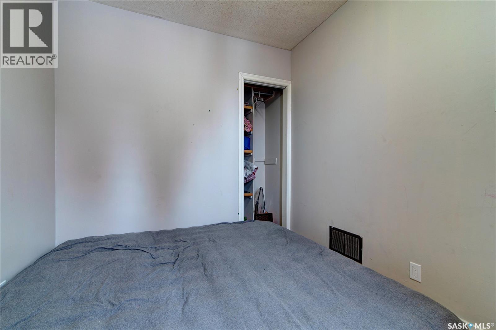 1035 Wallace Street, Regina, SK - Indoor Photo Showing Bedroom