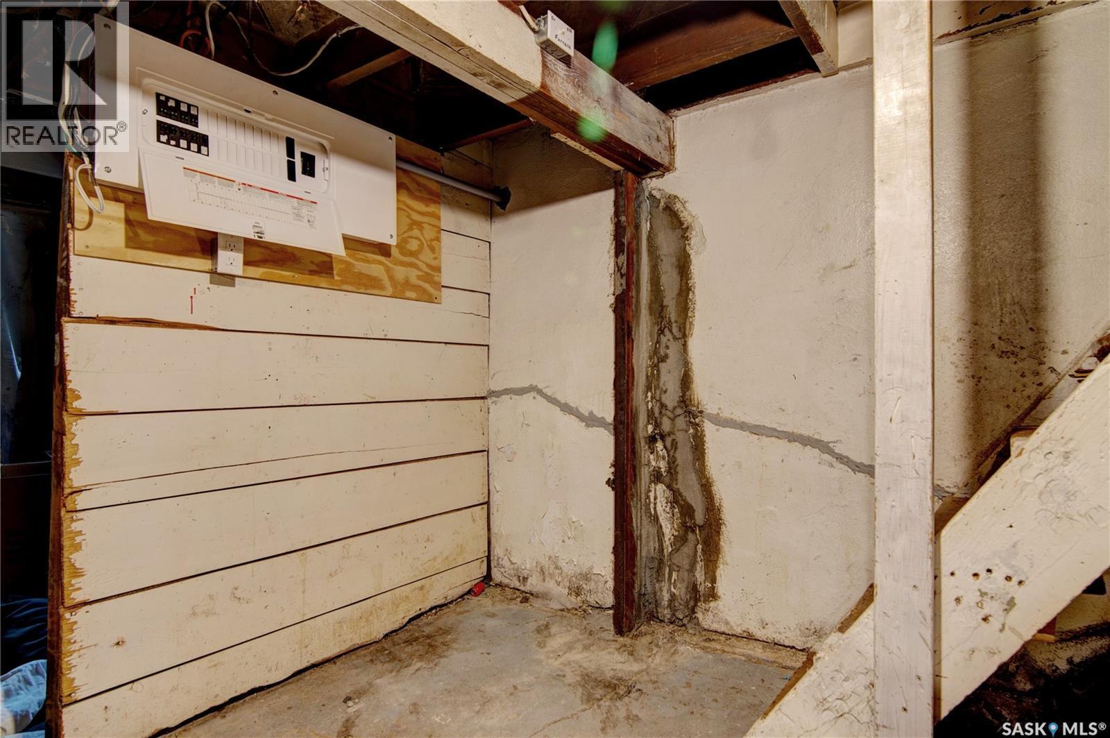 1035 Wallace Street, Regina, SK - Indoor Photo Showing Basement