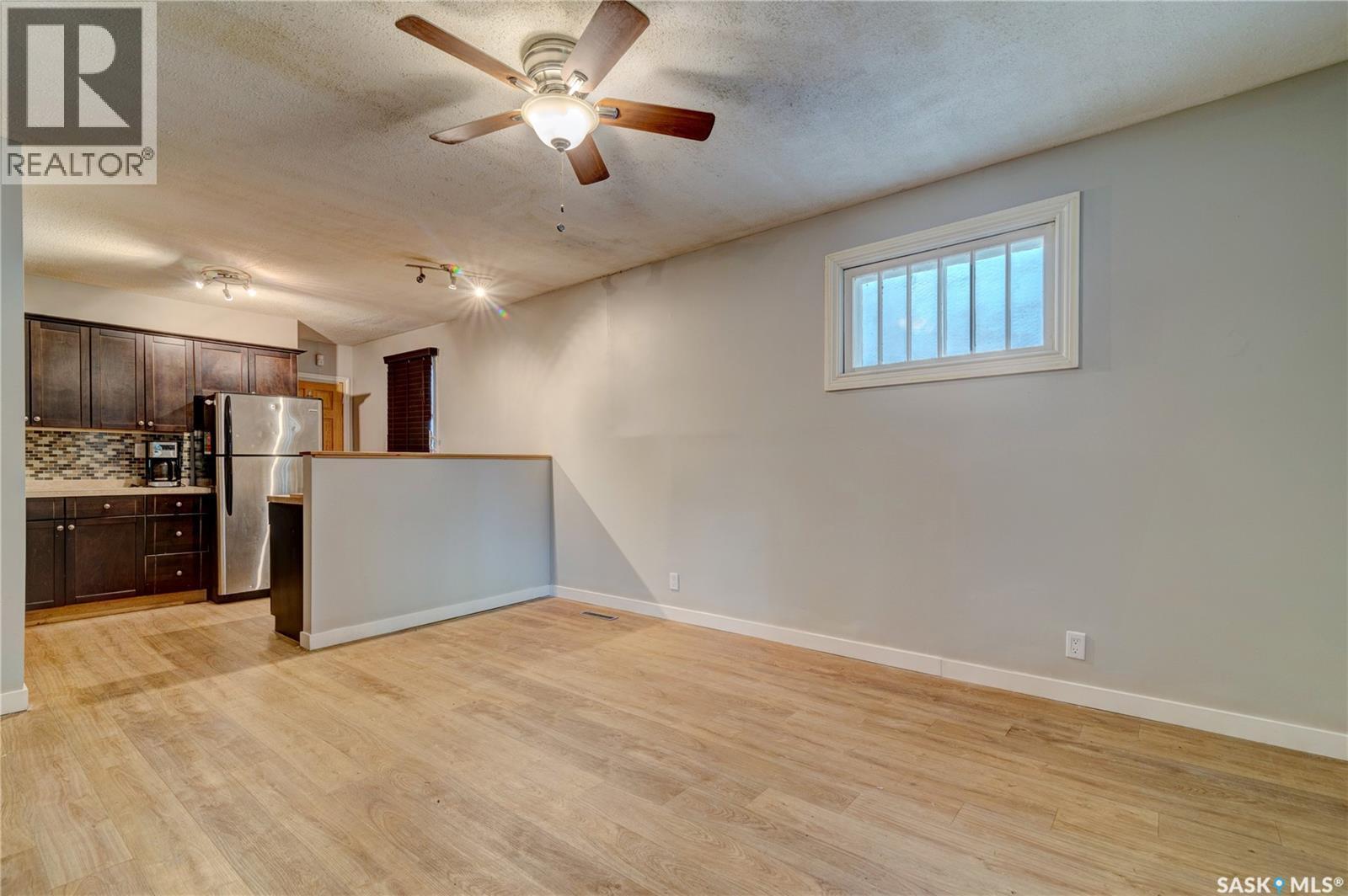 1035 Wallace Street, Regina, SK - Indoor Photo Showing Kitchen