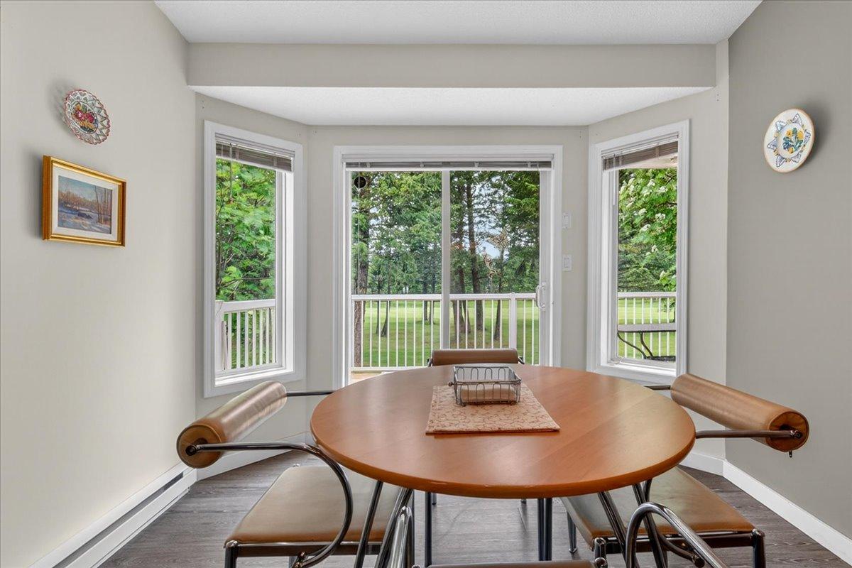 3-7559 Columbia Avenue, Radium Hot Springs, BC - Indoor Photo Showing Dining Room