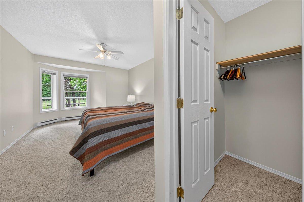 3-7559 Columbia Avenue, Radium Hot Springs, BC - Indoor Photo Showing Bedroom