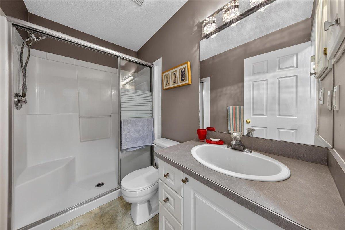 3-7559 Columbia Avenue, Radium Hot Springs, BC - Indoor Photo Showing Bathroom