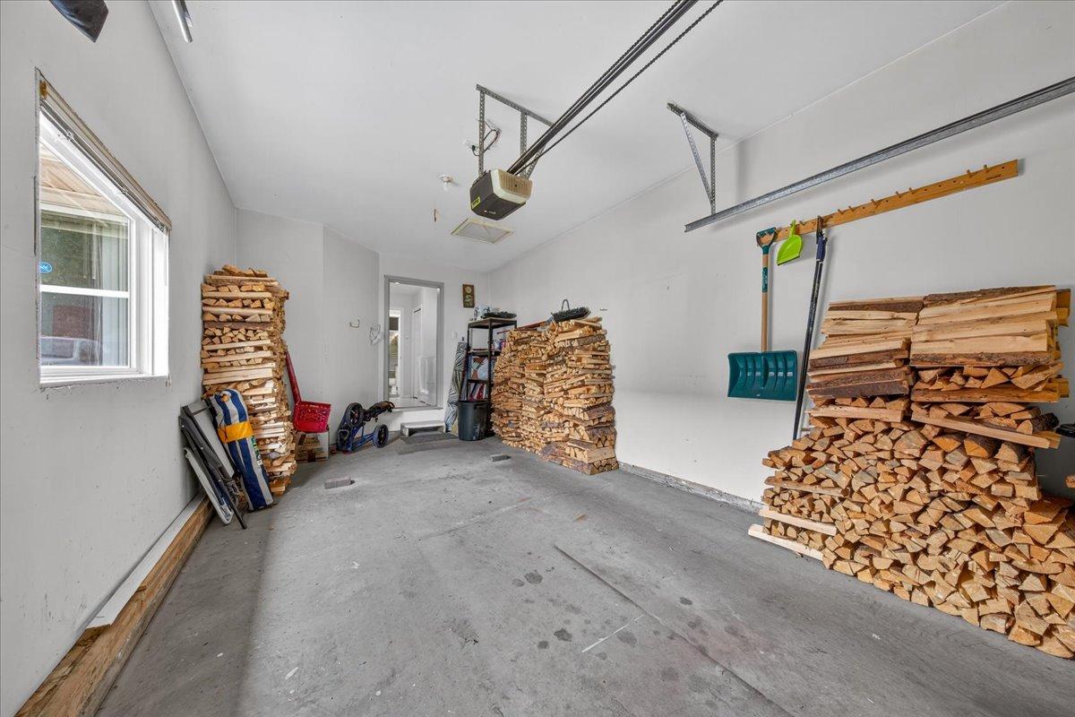 3-7559 Columbia Avenue, Radium Hot Springs, BC - Indoor