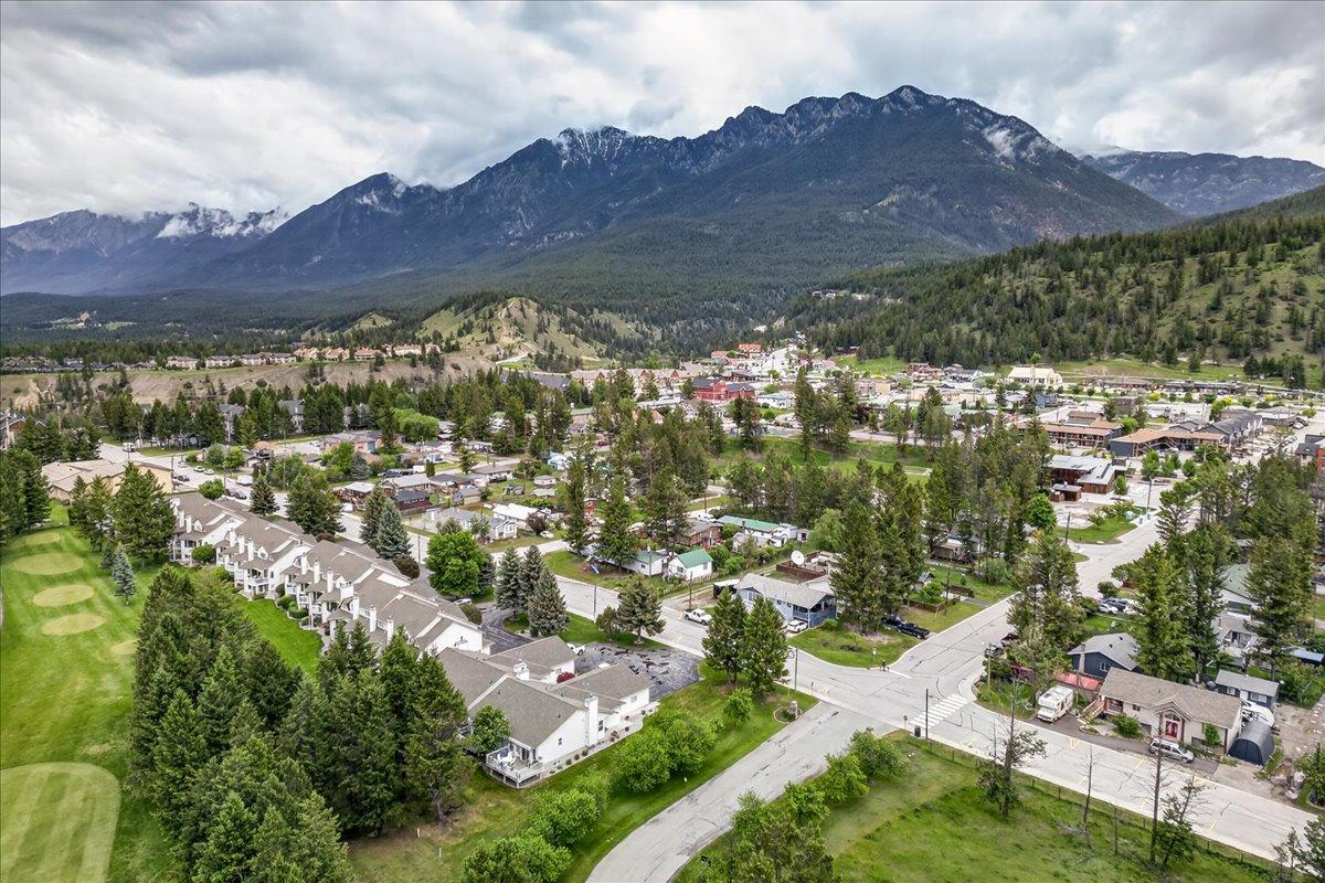 3-7559 Columbia Avenue, Radium Hot Springs, BC - Outdoor With View