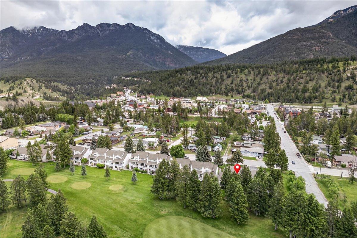 3-7559 Columbia Avenue, Radium Hot Springs, BC - Outdoor With View