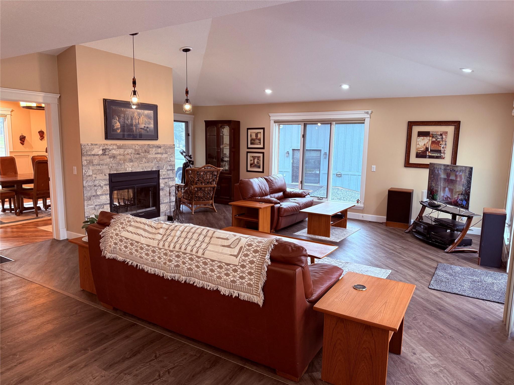 5179 Riverview Road, Fairmont Hot Springs, BC - Indoor Photo Showing Living Room With Fireplace