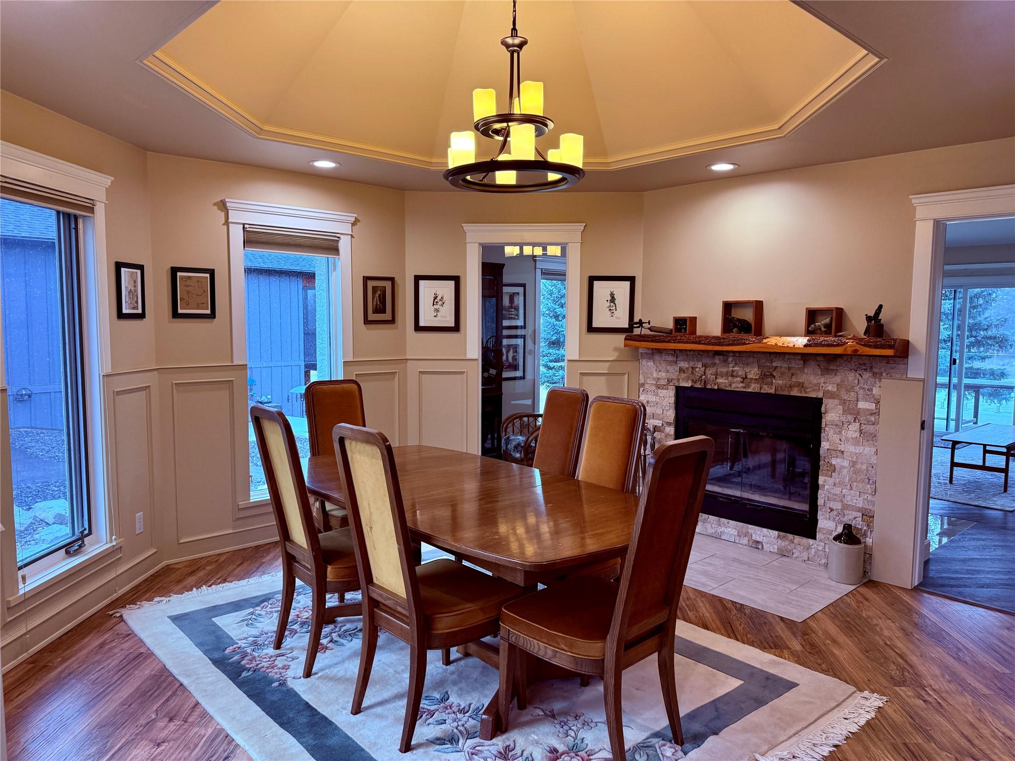 5179 Riverview Road, Fairmont Hot Springs, BC - Indoor Photo Showing Dining Room With Fireplace