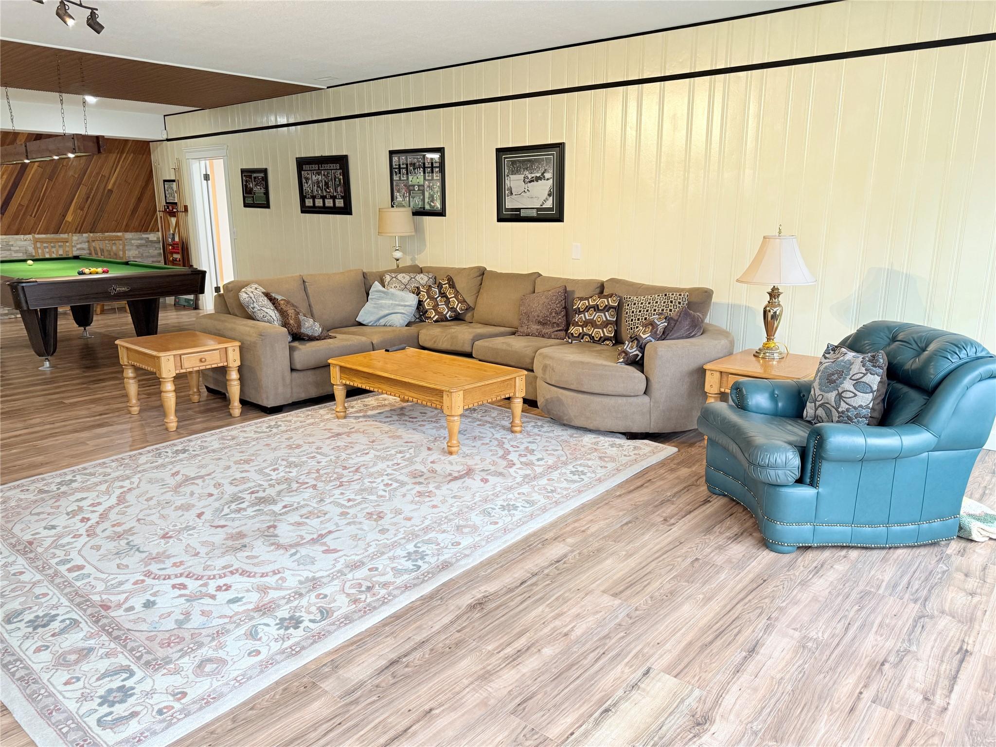 5179 Riverview Road, Fairmont Hot Springs, BC - Indoor Photo Showing Living Room
