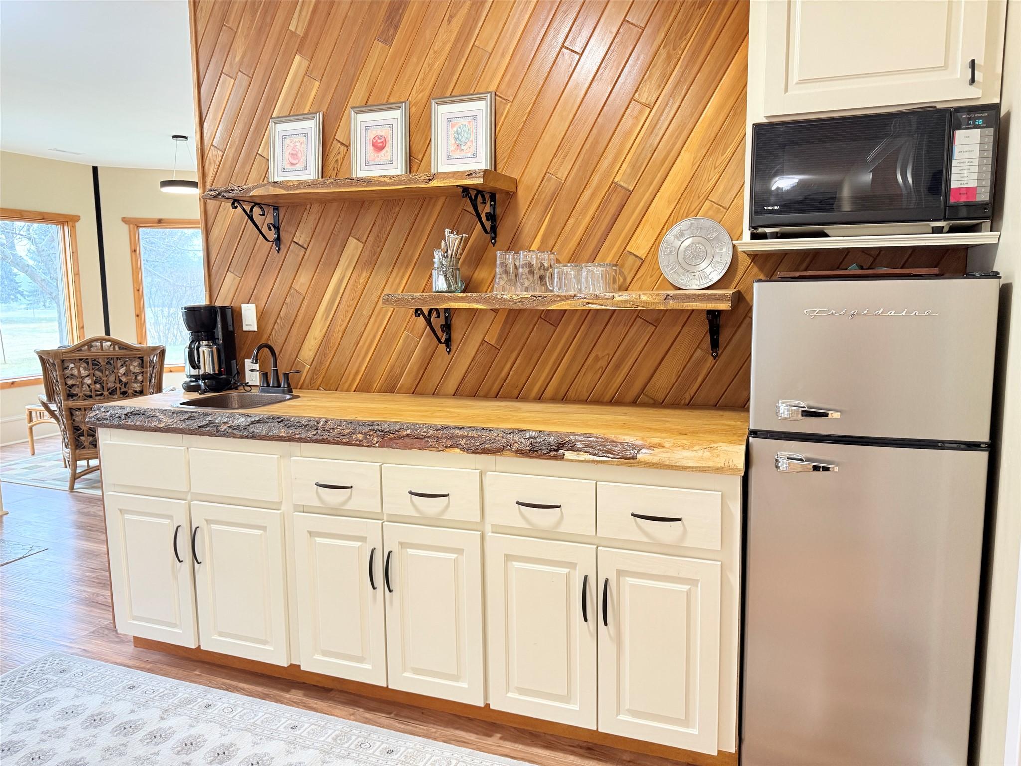 5179 Riverview Road, Fairmont Hot Springs, BC - Indoor Photo Showing Kitchen