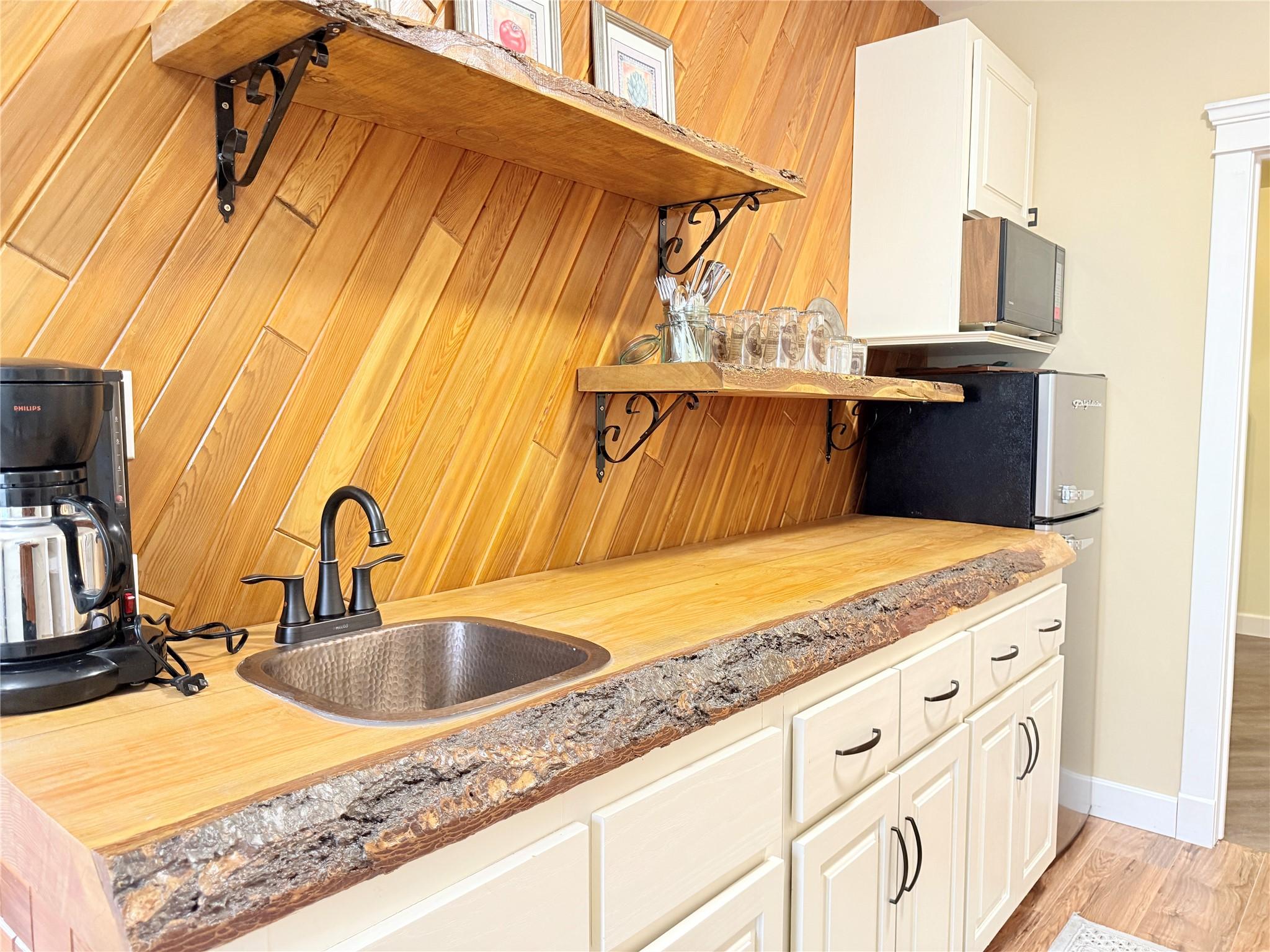 5179 Riverview Road, Fairmont Hot Springs, BC - Indoor Photo Showing Kitchen