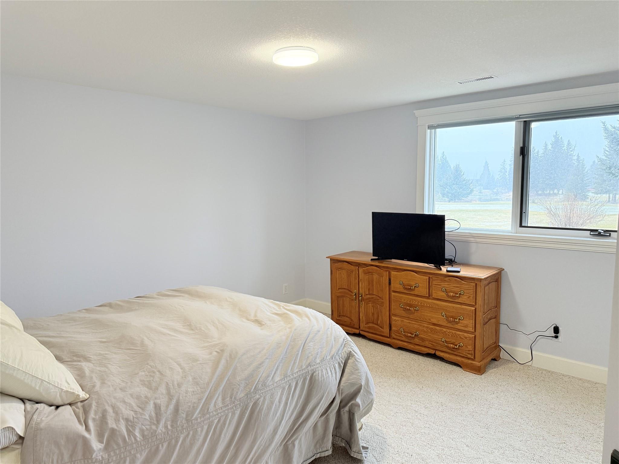 5179 Riverview Road, Fairmont Hot Springs, BC - Indoor Photo Showing Bedroom
