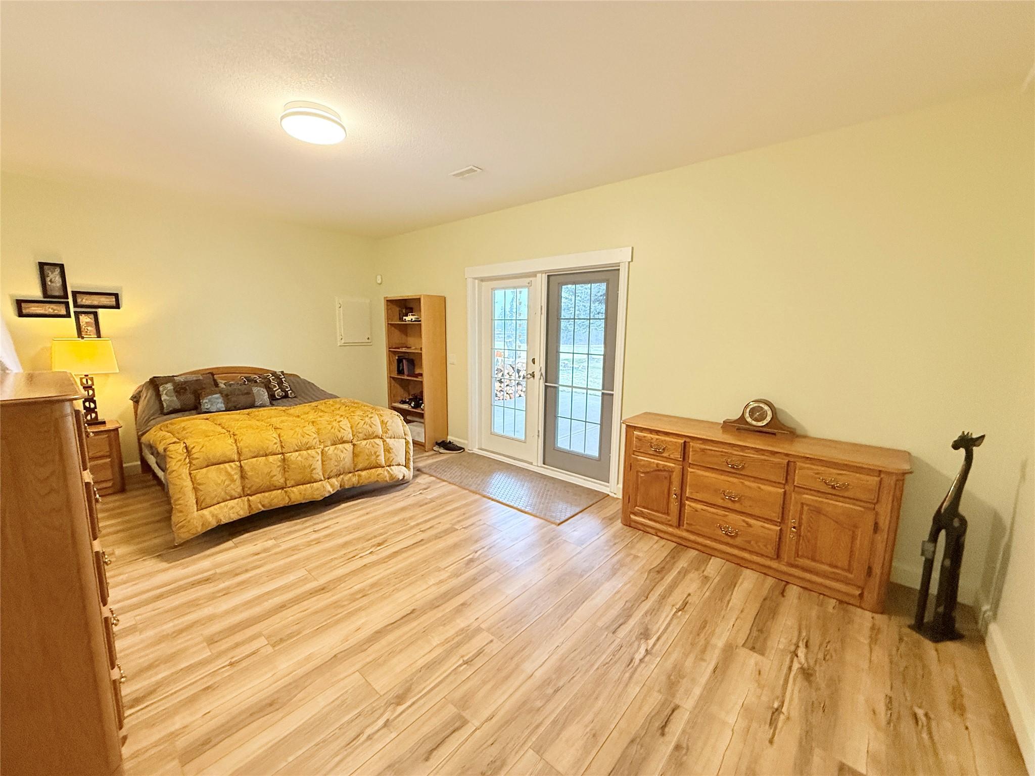 5179 Riverview Road, Fairmont Hot Springs, BC - Indoor Photo Showing Bedroom