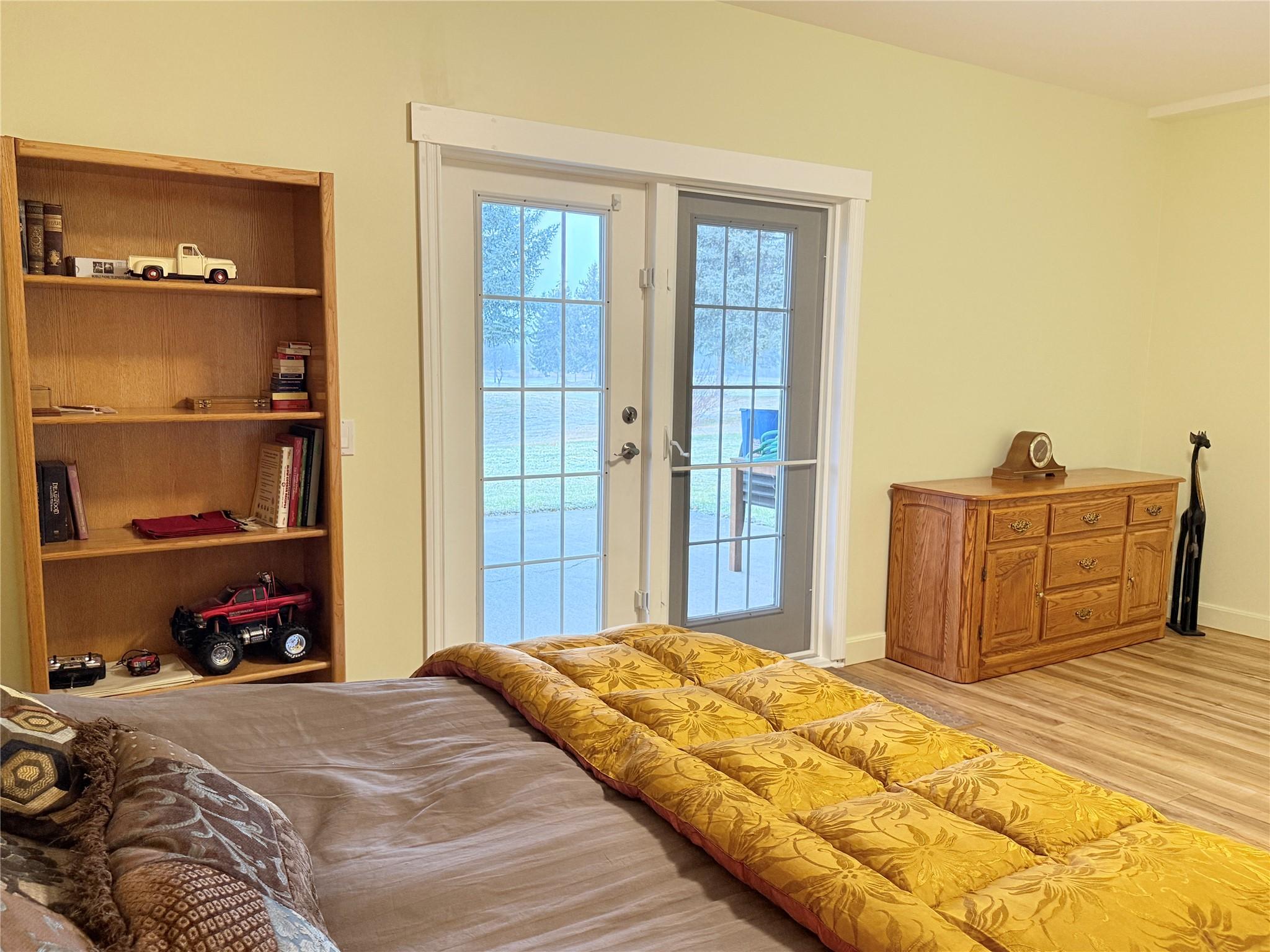5179 Riverview Road, Fairmont Hot Springs, BC - Indoor Photo Showing Bedroom