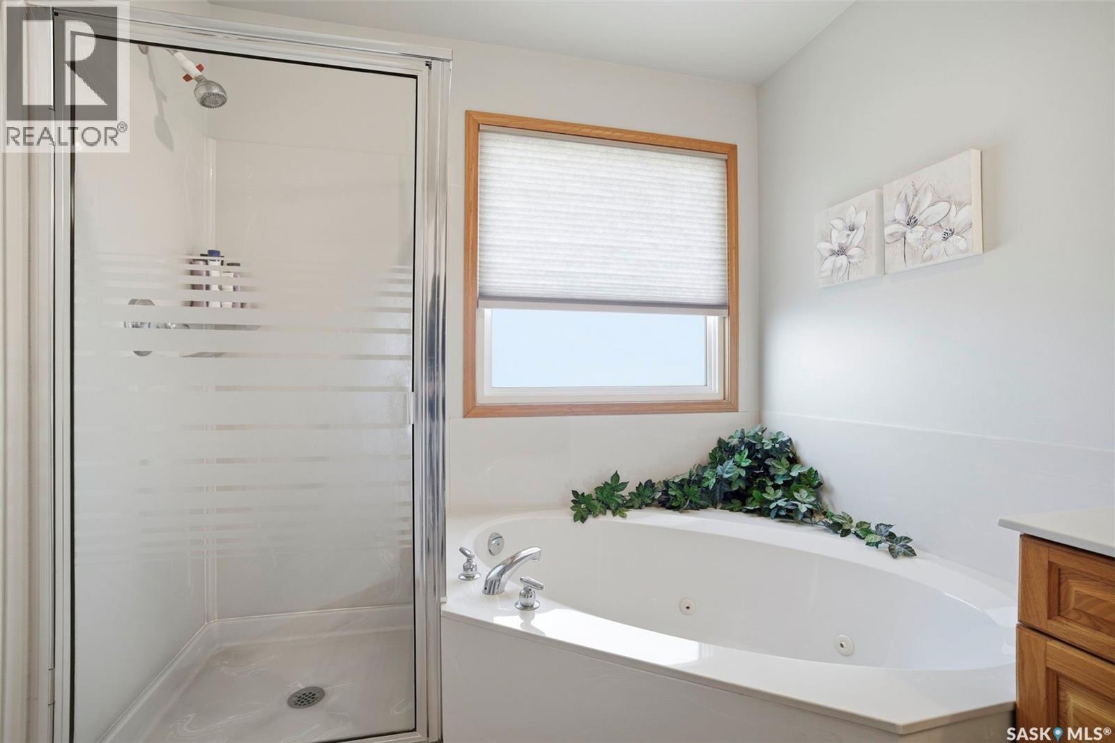 211 Brookmore Lane, Saskatoon, SK