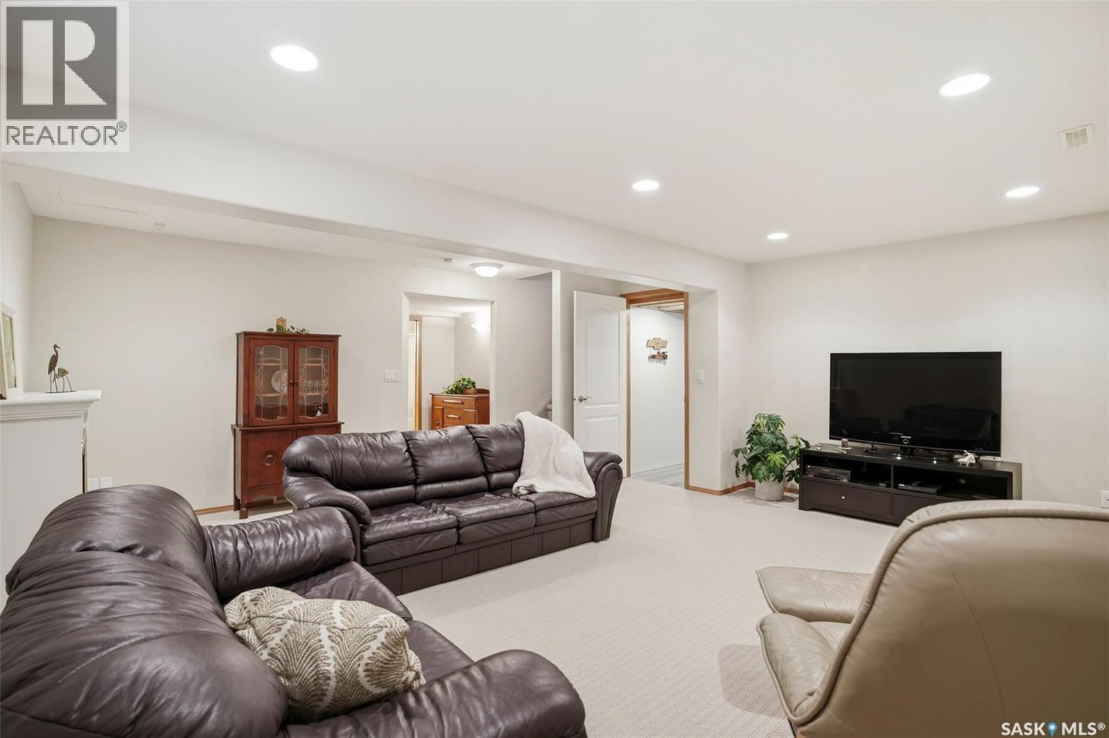 211 Brookmore Lane, Saskatoon, SK