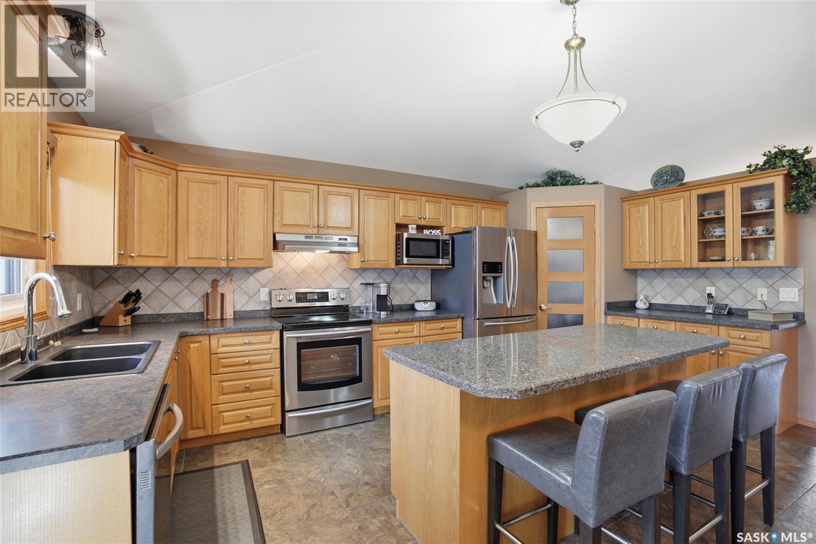 211 Brookmore Lane, Saskatoon, SK
