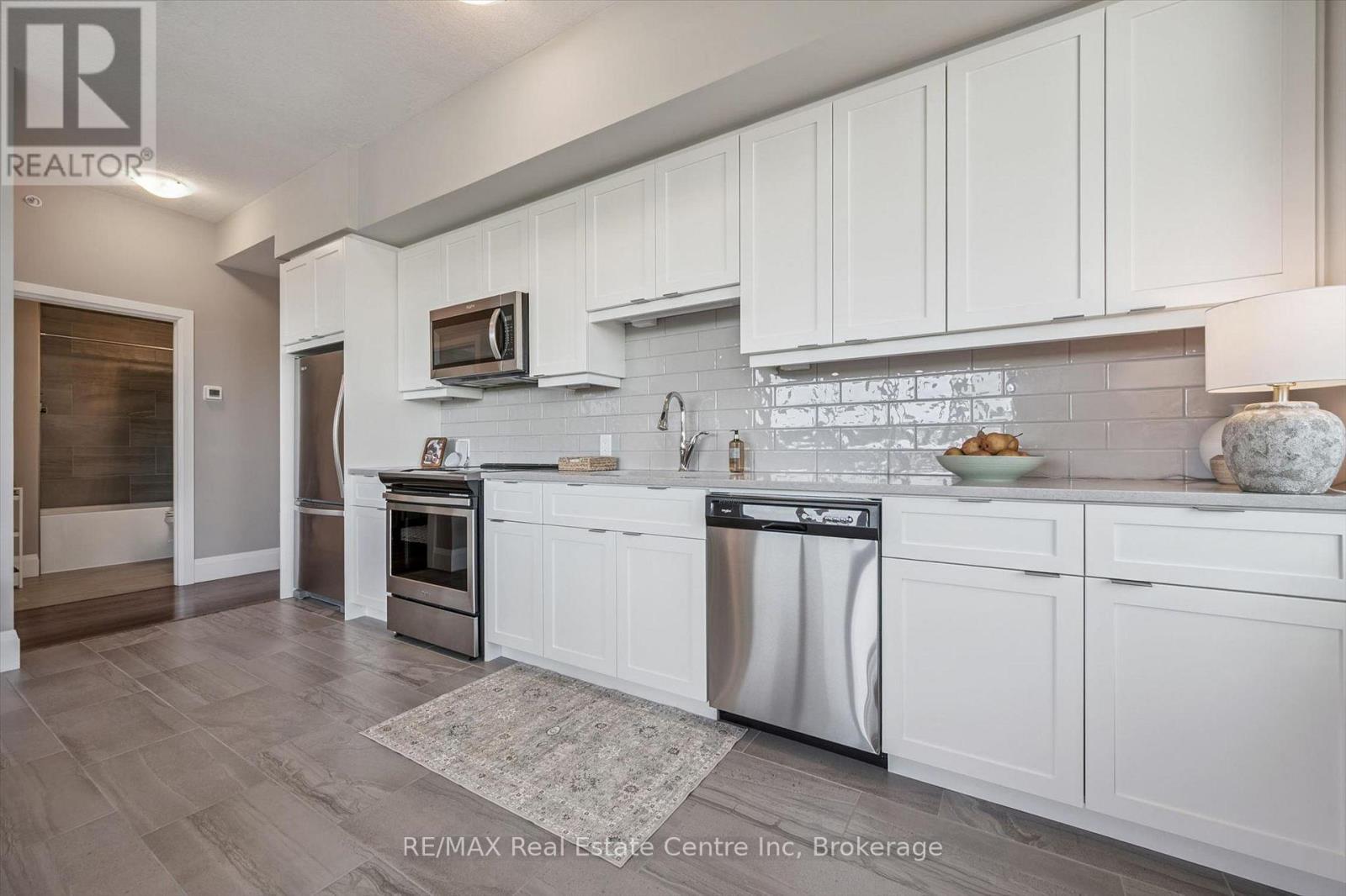 402 - 73 Arthur Street S, Guelph (Downtown), ON