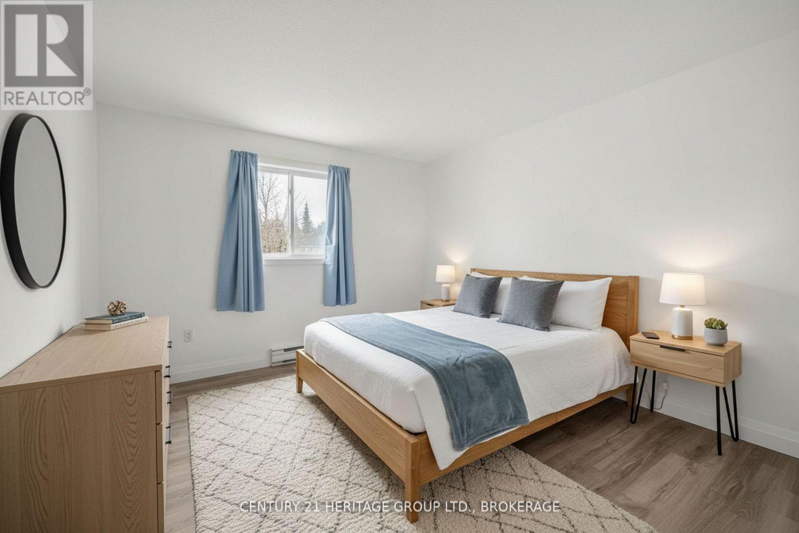 202 - 561 Armstrong Road, Kingston (East Gardiners Rd), ON