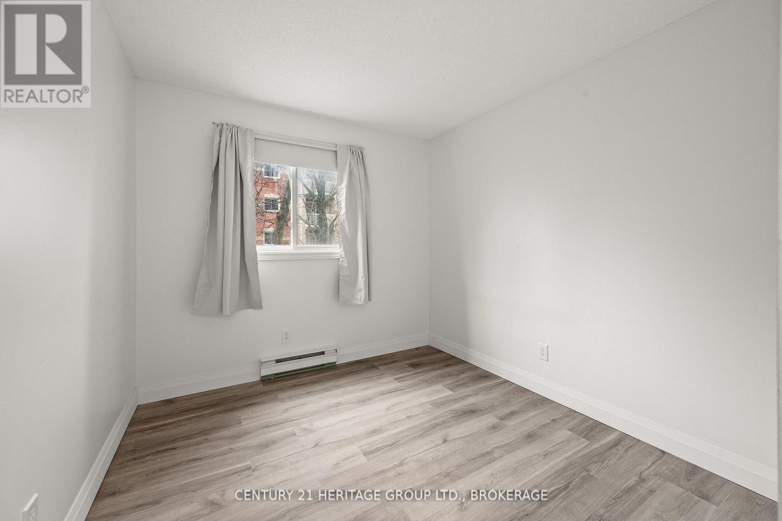 202 - 561 Armstrong Road, Kingston (East Gardiners Rd), ON