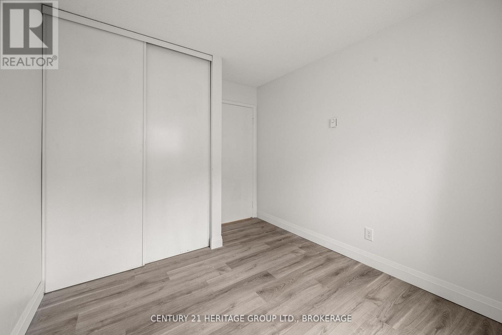 202 - 561 Armstrong Road, Kingston (East Gardiners Rd), ON