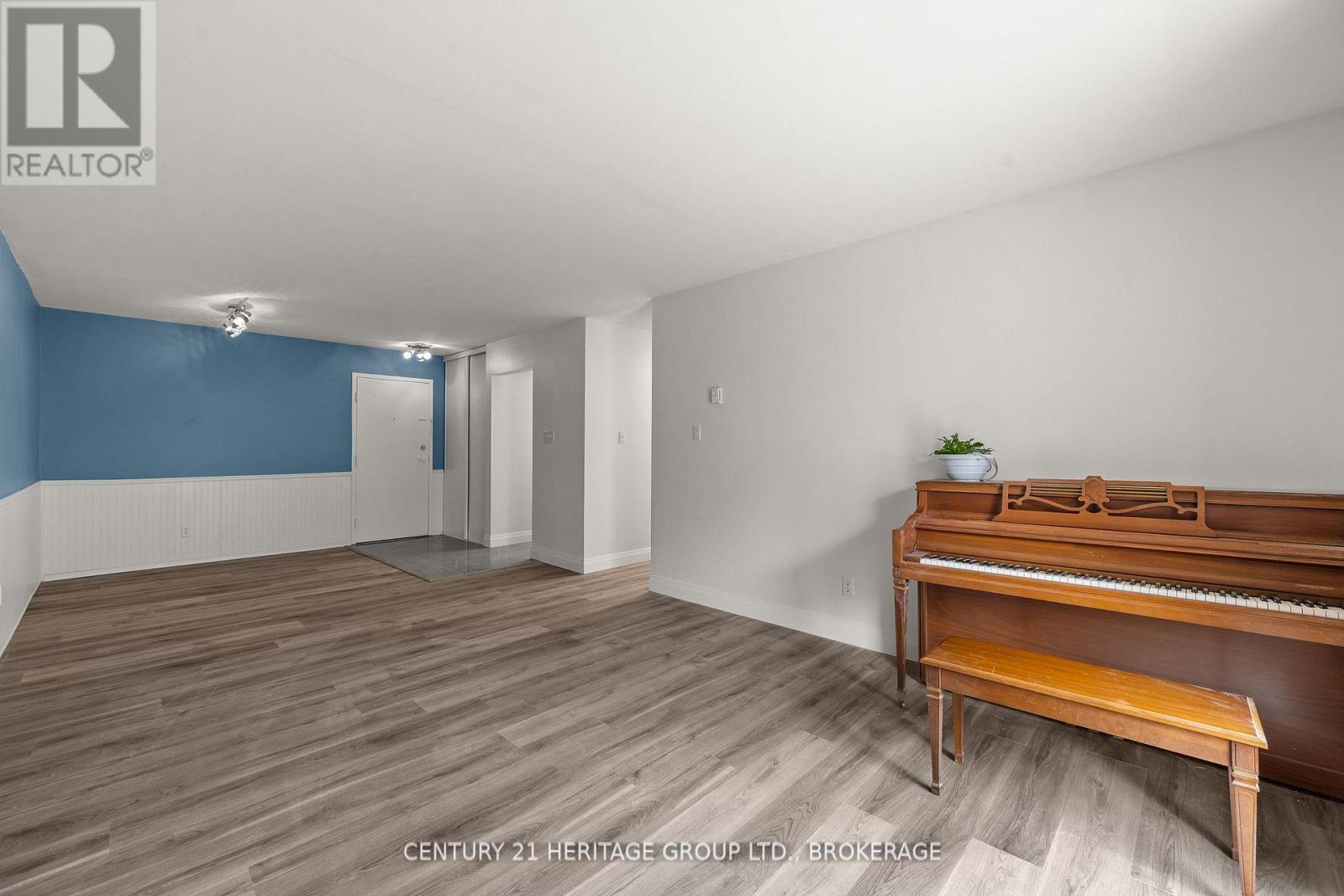 202 - 561 Armstrong Road, Kingston (East Gardiners Rd), ON