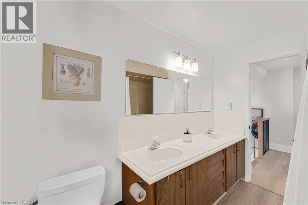 377 Duncombe Drive, Burlington, ON