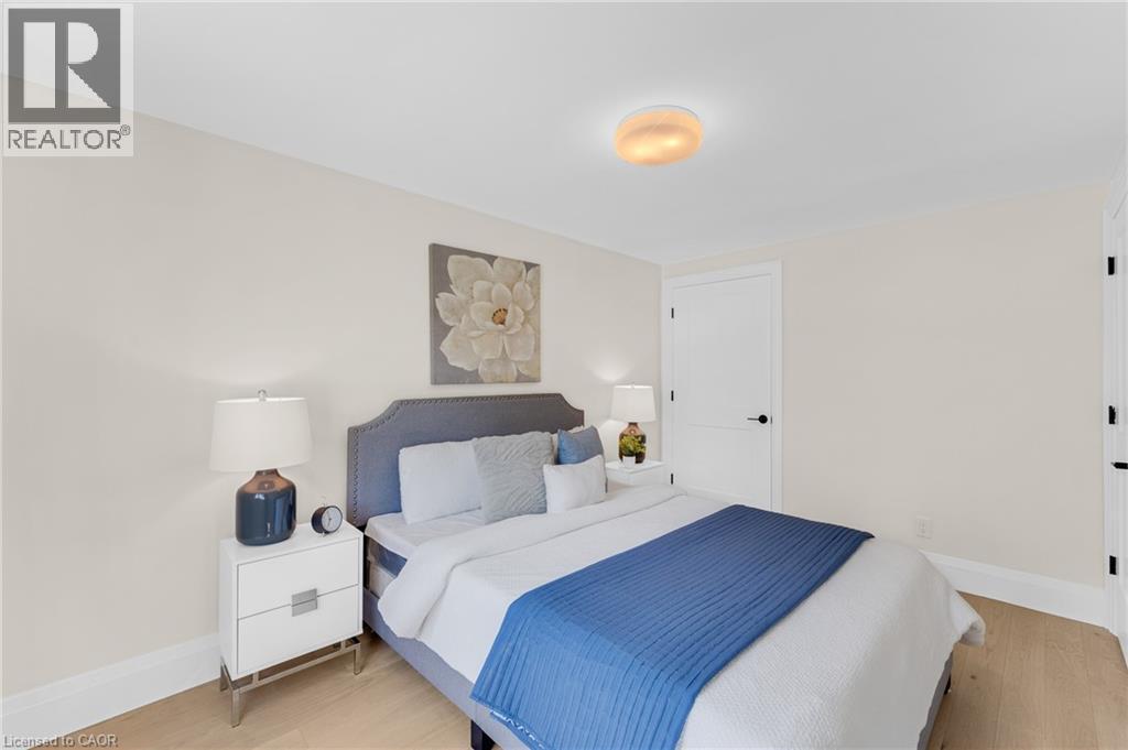377 Duncombe Drive, Burlington, ON